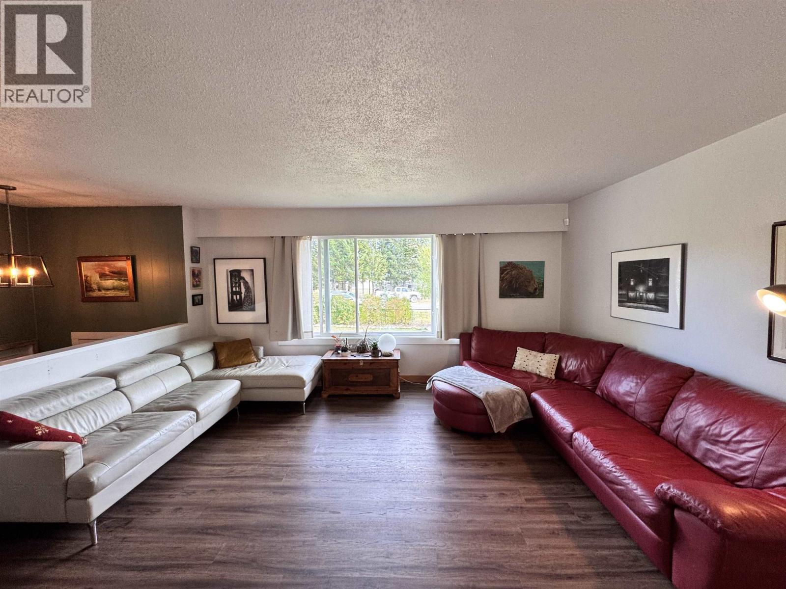 6494 GREY CRESCENT - 11