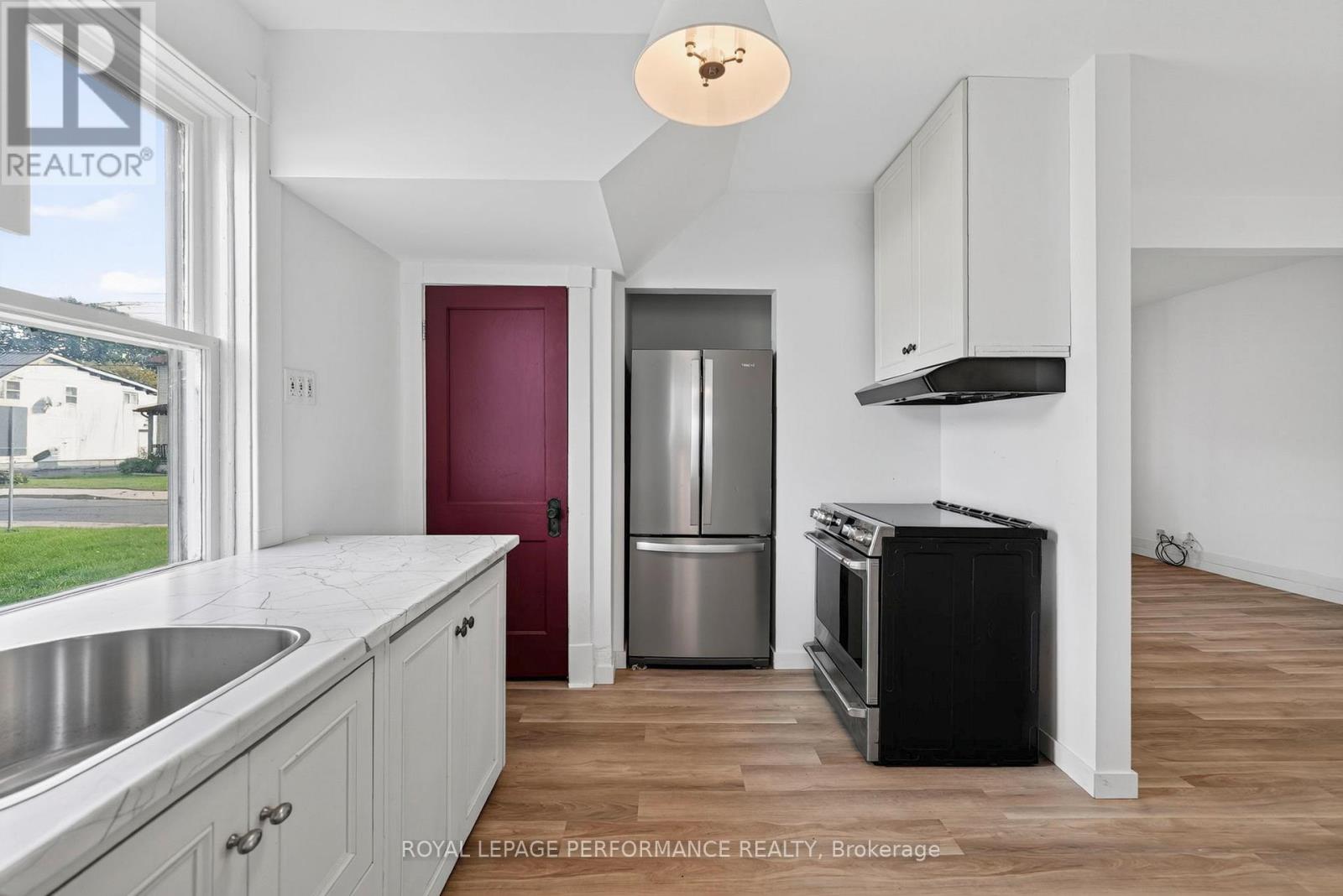 139 EIGHTH STREET W - 17