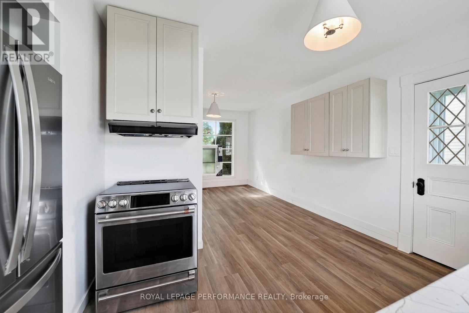 139 EIGHTH STREET W - 18