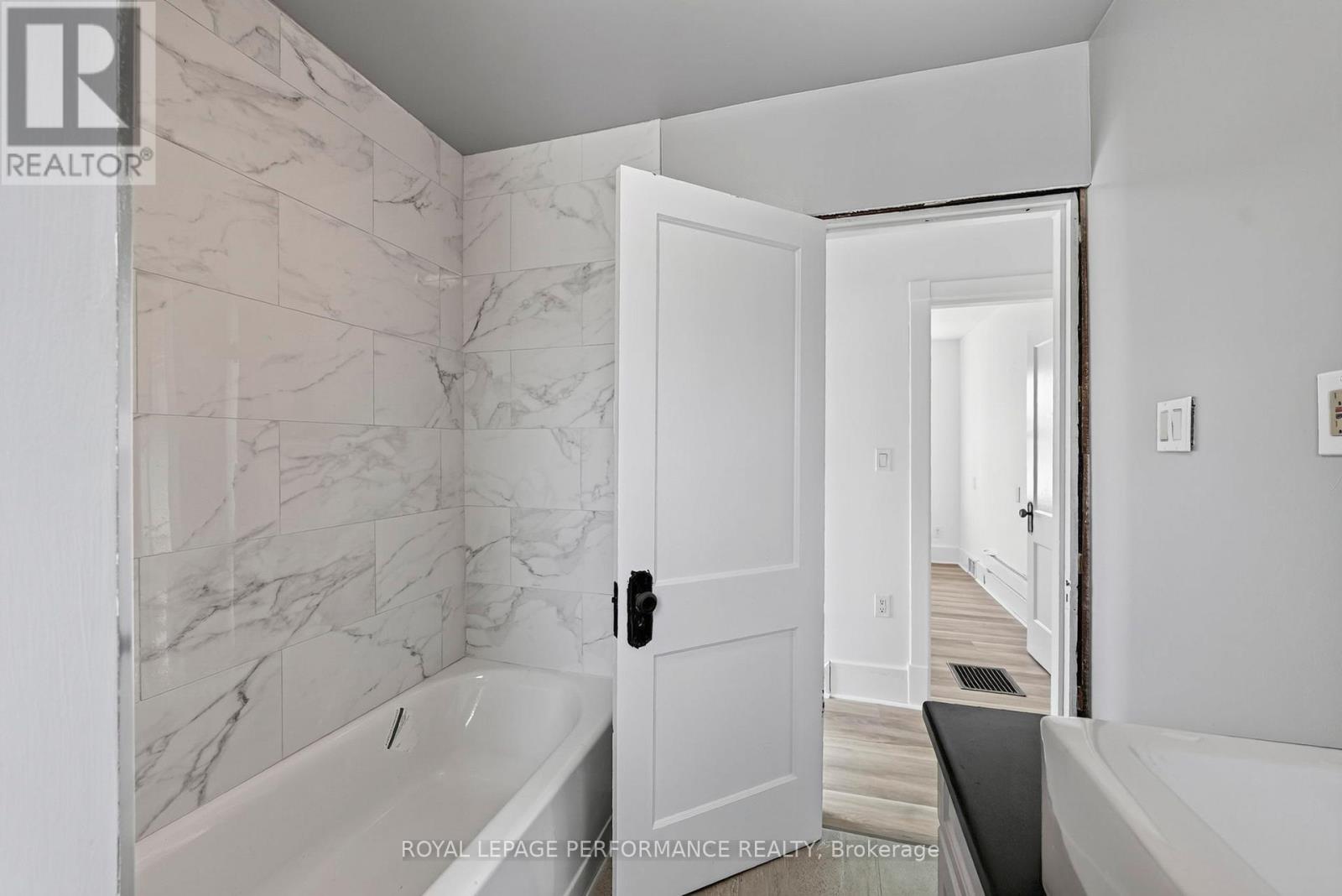 139 EIGHTH STREET W - Image 21