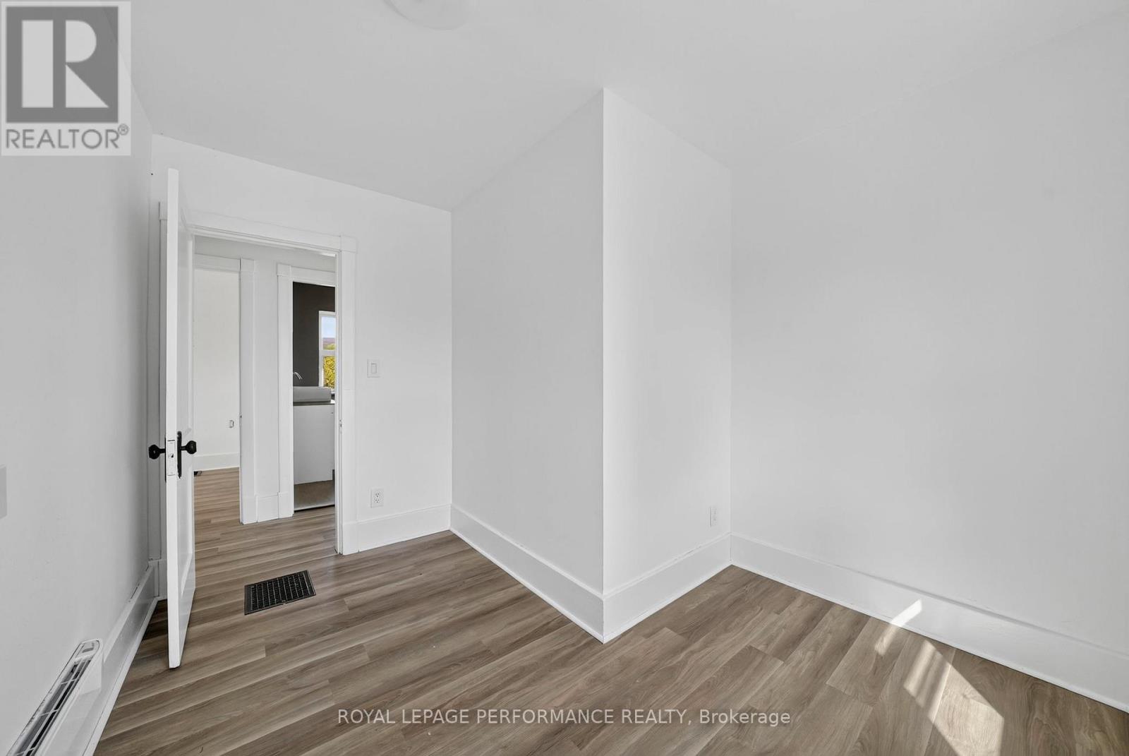 139 EIGHTH STREET W - Image 25