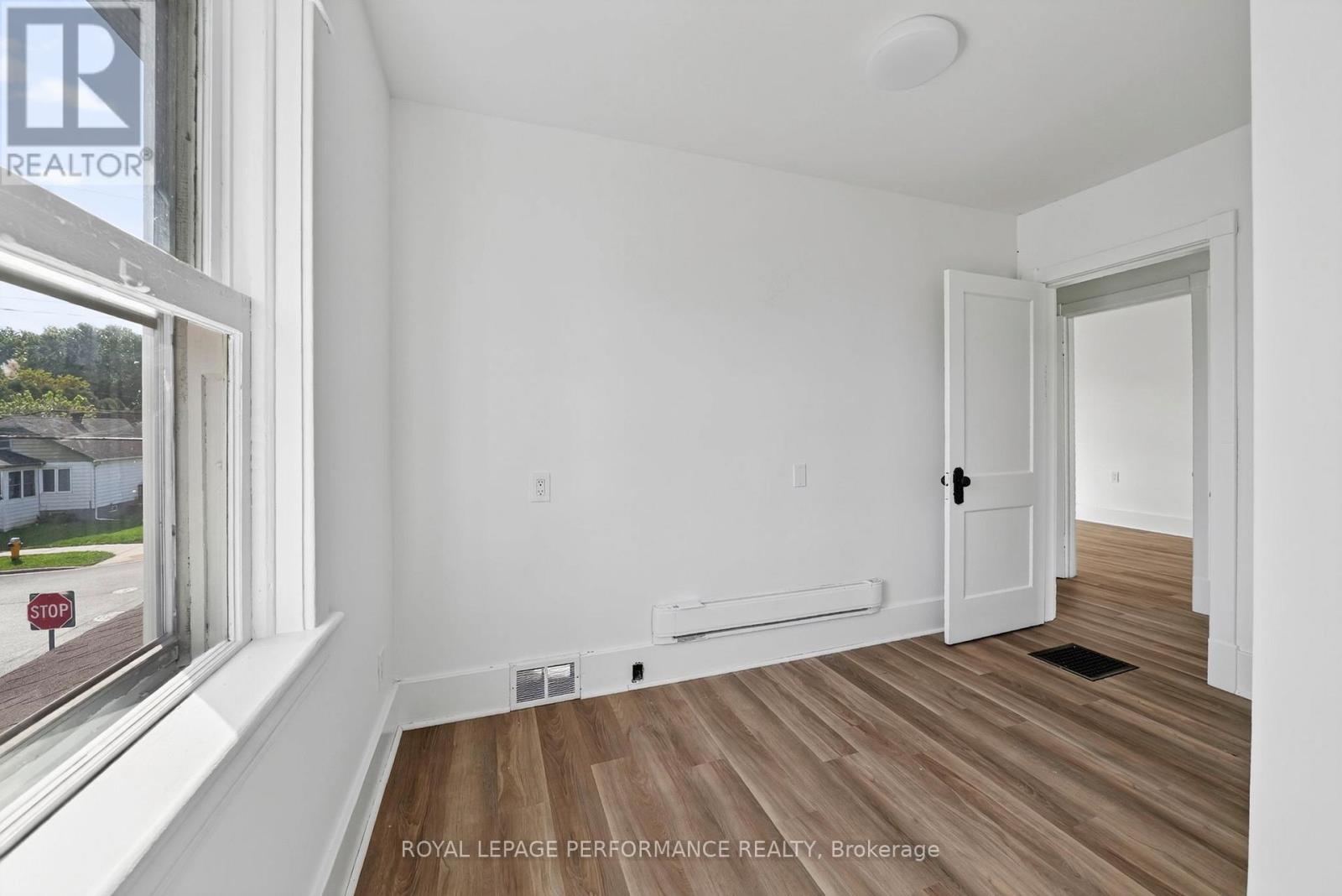 139 EIGHTH STREET W - 27