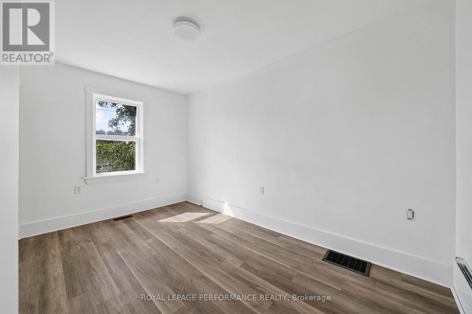 139 EIGHTH STREET W - 29
