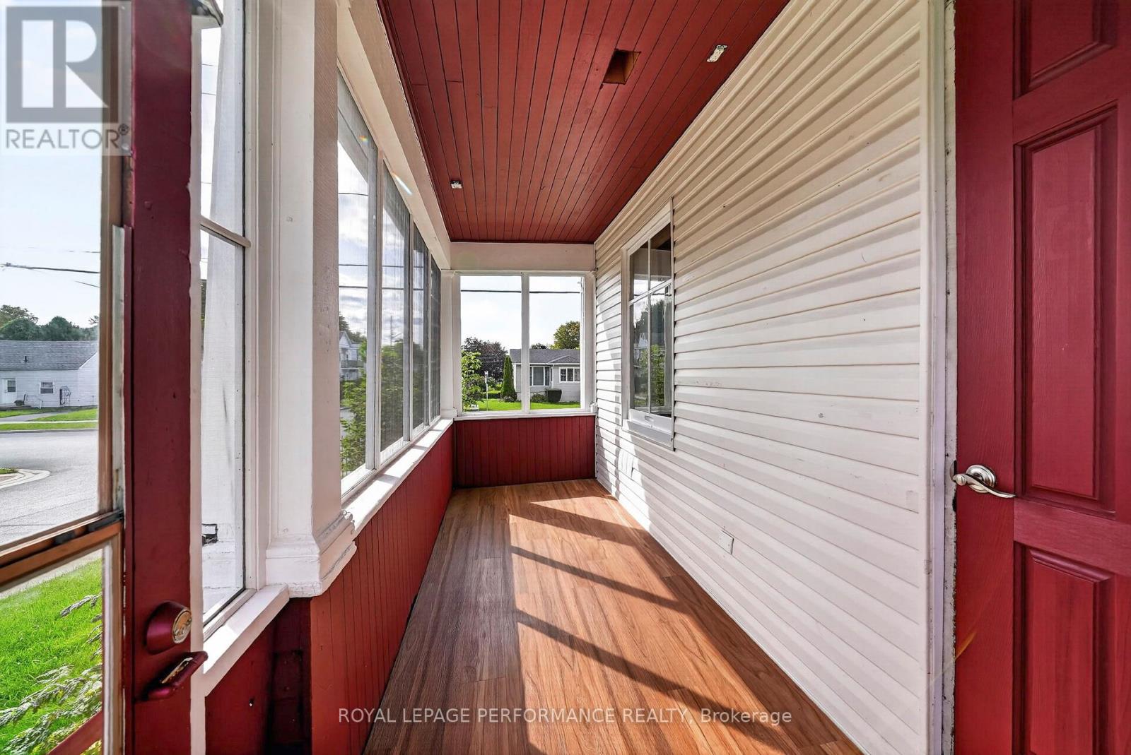 139 EIGHTH STREET W - Image 4