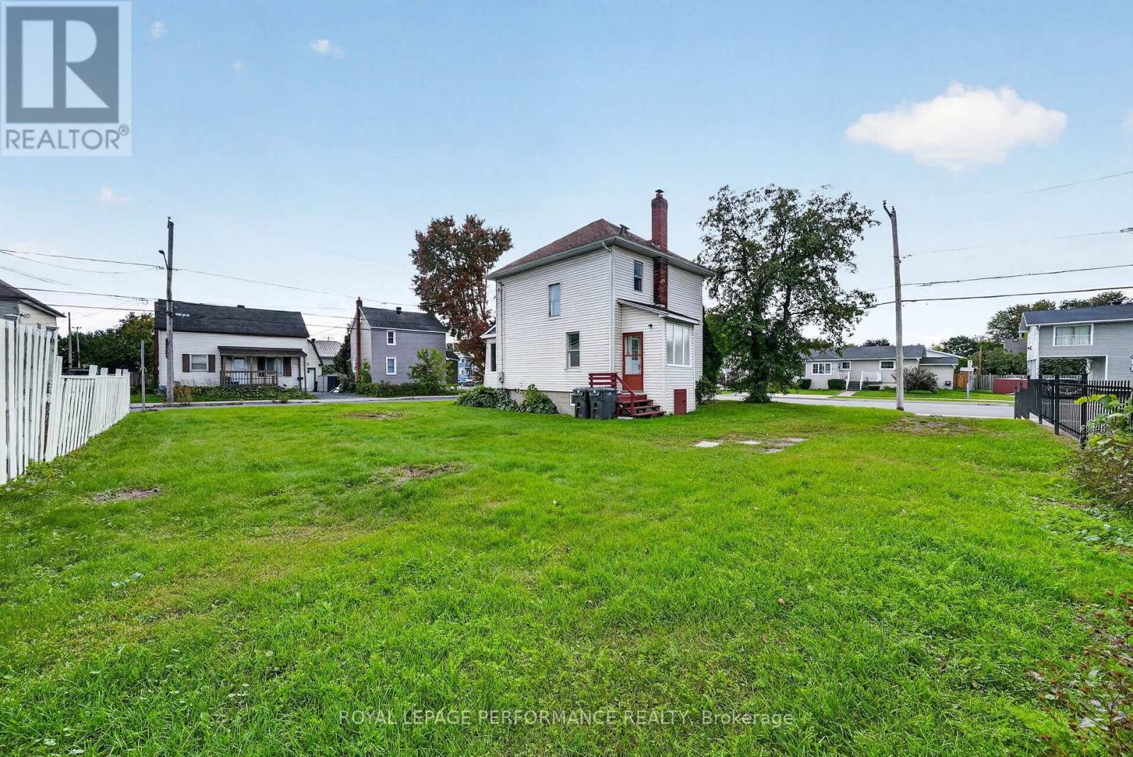 139 EIGHTH STREET W - 40
