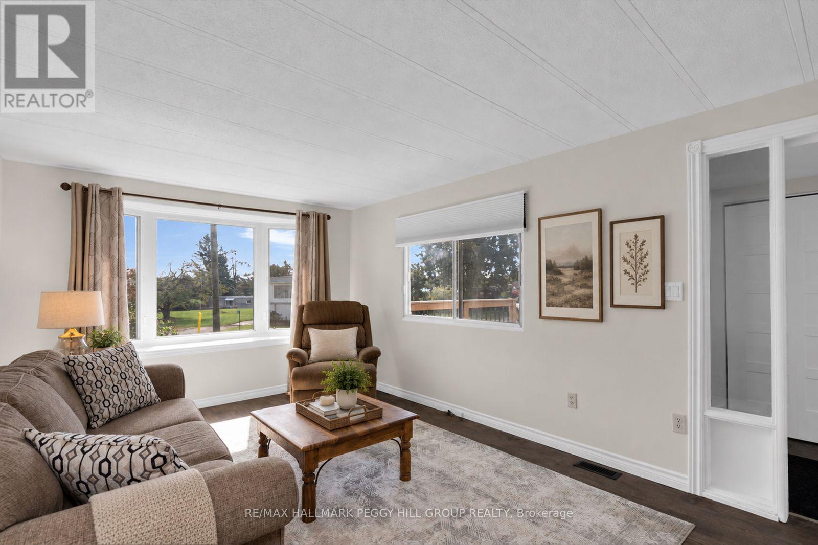 17 Balantrae Drive, Oro-Medonte, Ontario, L3V0P9, Oro-Medonte, Ontario — photo 4 of 5