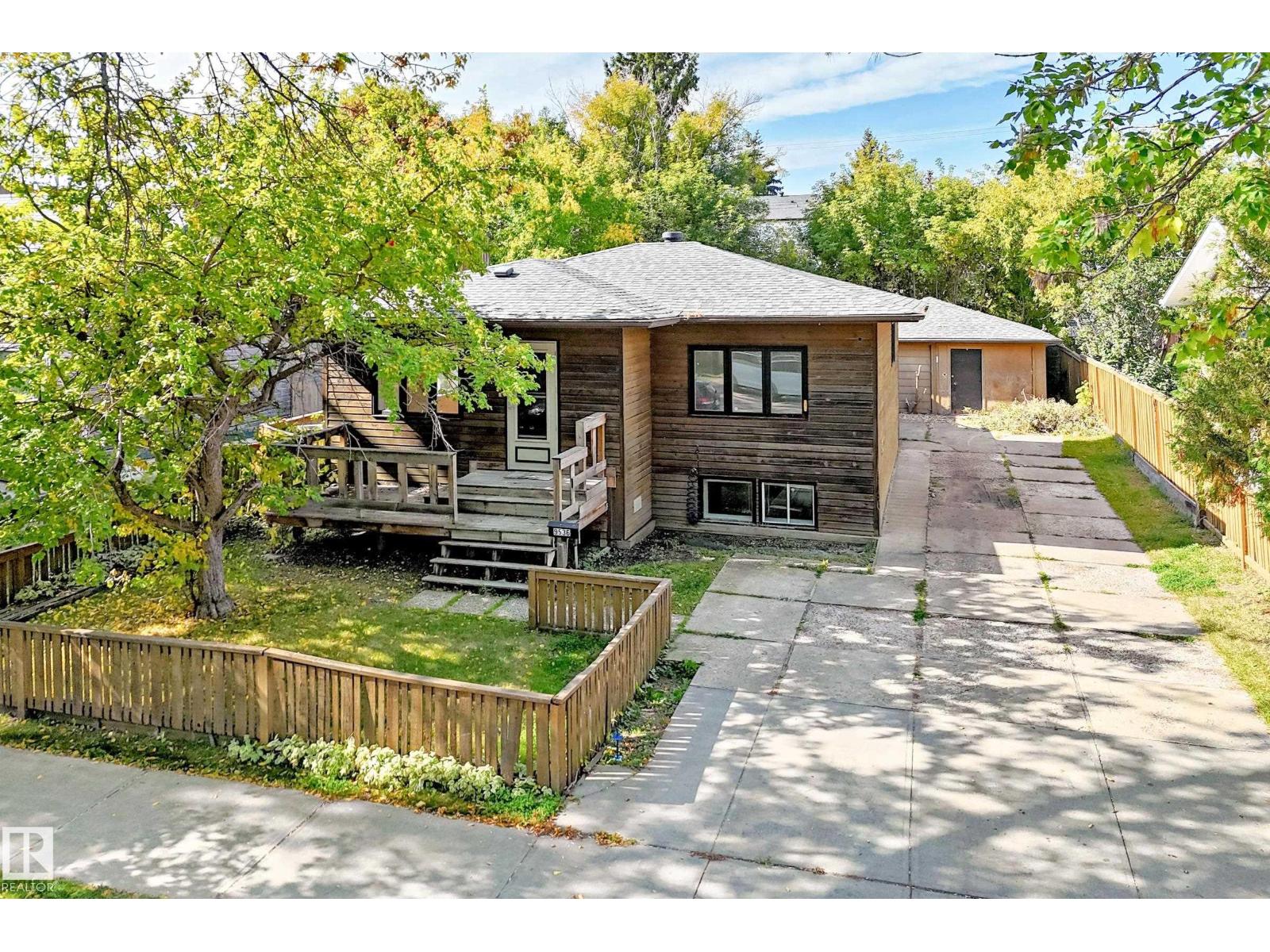 9536 155 ST NW, Edmonton, Alberta, T5P2K4