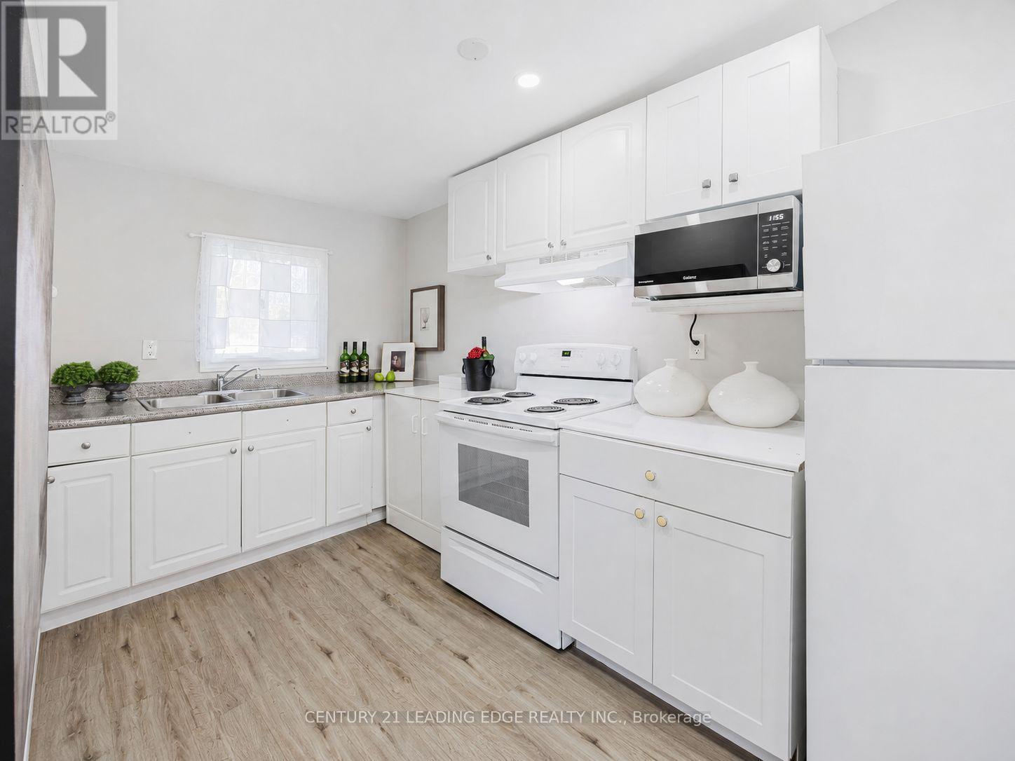 8 MAC AVENUE - 24
