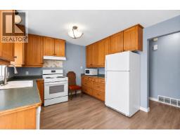 Primary Bedroom - 749 Robson Drive, Kamloops, BC V2E2G7 Photo 7