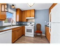 Kitchen - 749 Robson Drive, Kamloops, BC V2E2G7 Photo 8