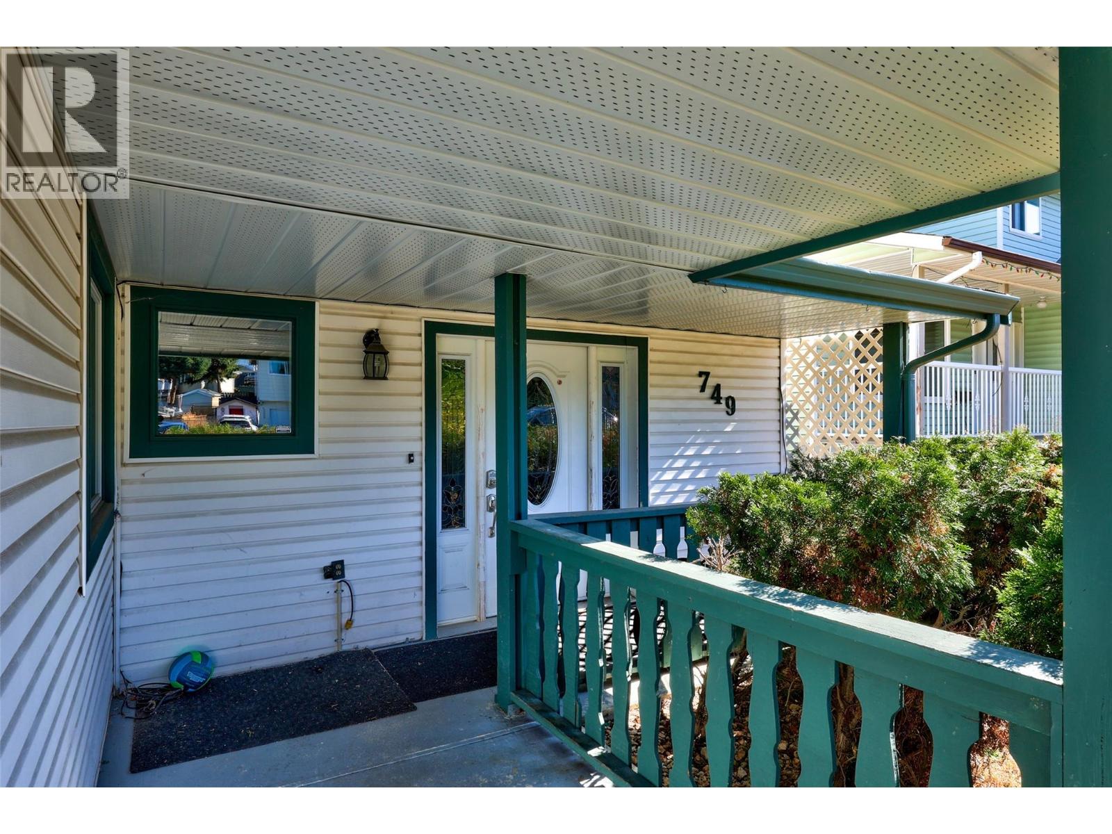 749 ROBSON Drive - 3