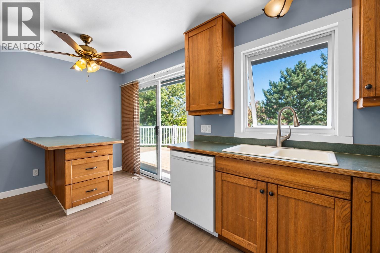 749 ROBSON Drive - 9