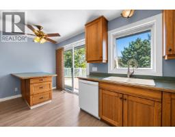 Kitchen - 749 Robson Drive, Kamloops, BC V2E2G7 Photo 9