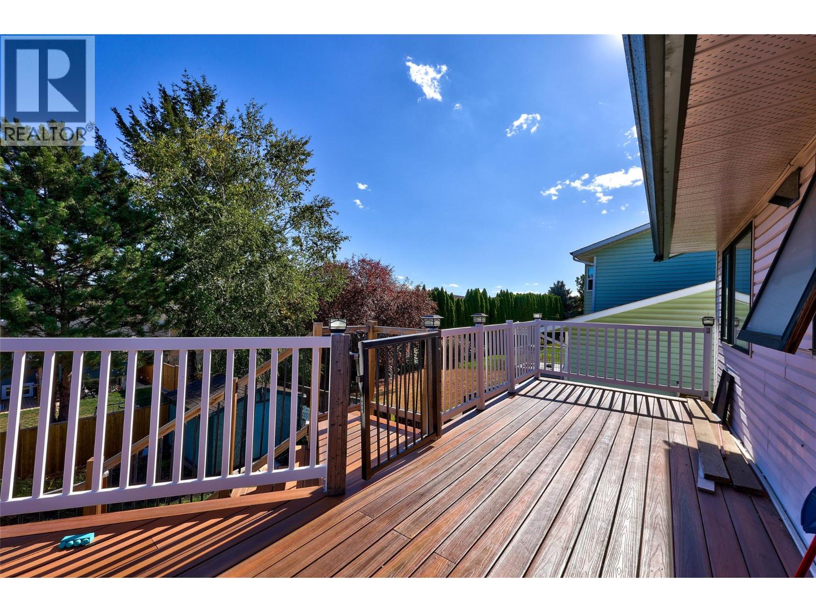 749 ROBSON Drive - 12