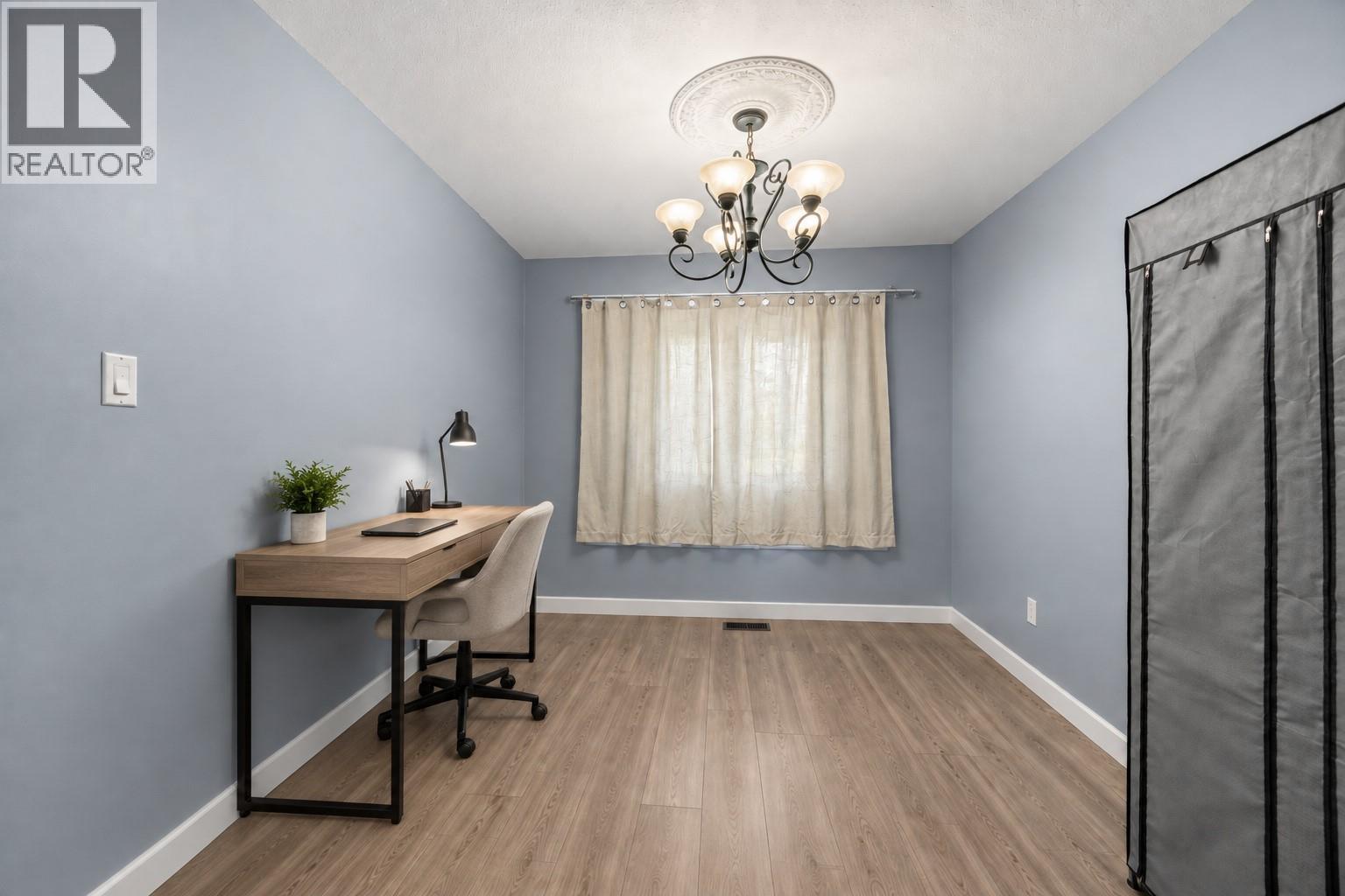 749 ROBSON Drive - Image 23