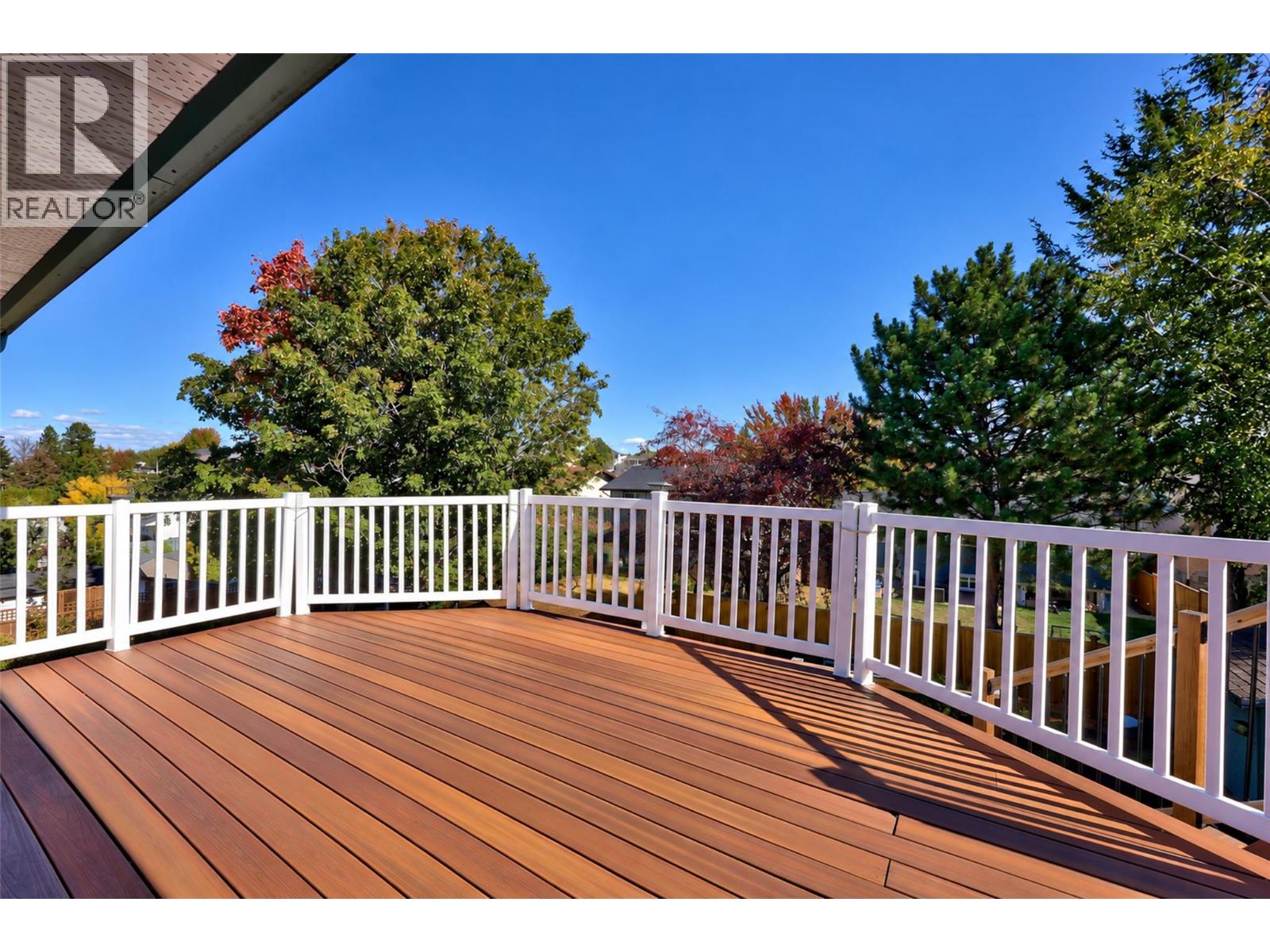 749 ROBSON Drive - 11