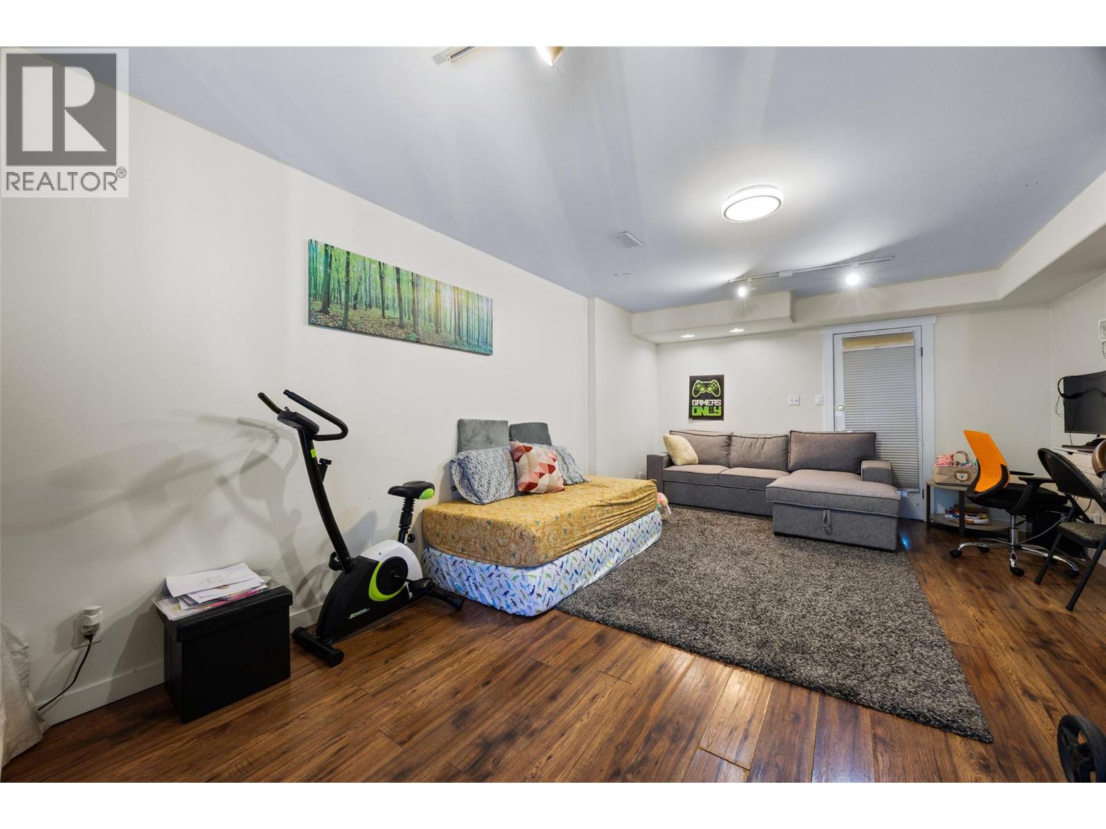 749 ROBSON Drive - 27
