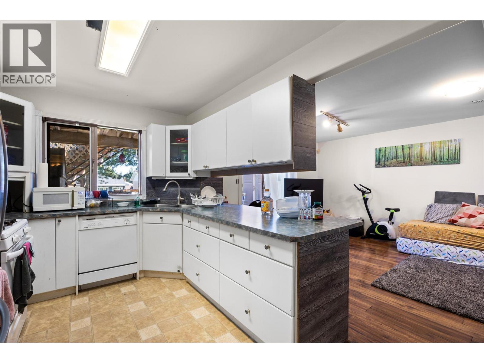 749 ROBSON Drive - Image 31