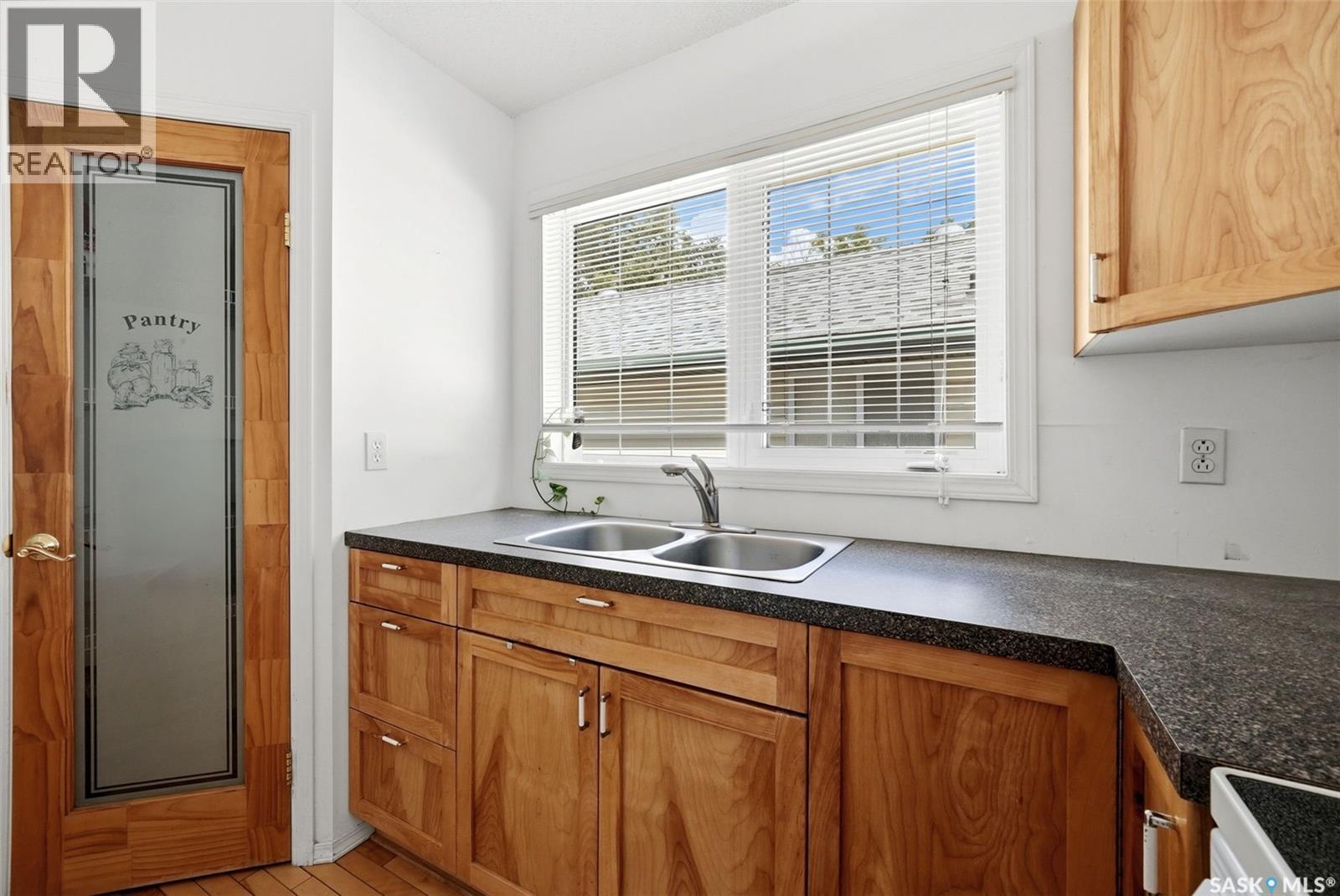 124 College AVENUE, Regina — photo 11