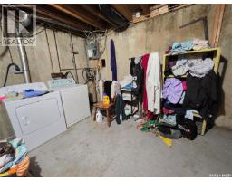 121 10th Avenue Ne, Swift Current, SK S9H2T1 Photo 31