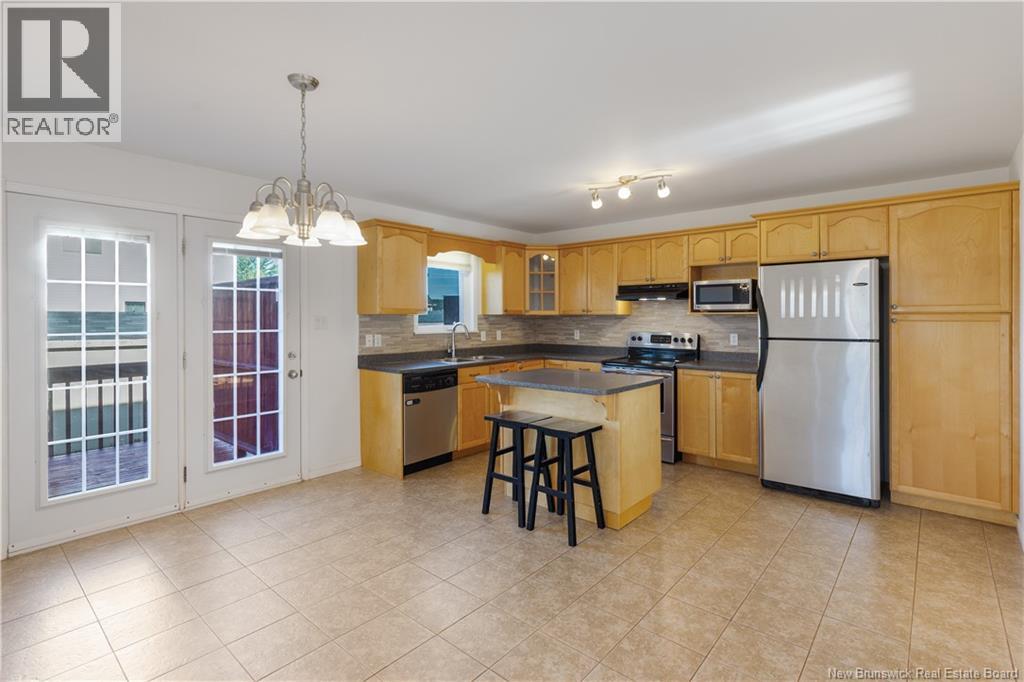 77 Stoneham Drive, Moncton, New Brunswick, E1G4Z5, Moncton, New Brunswick — photo 3 of 5