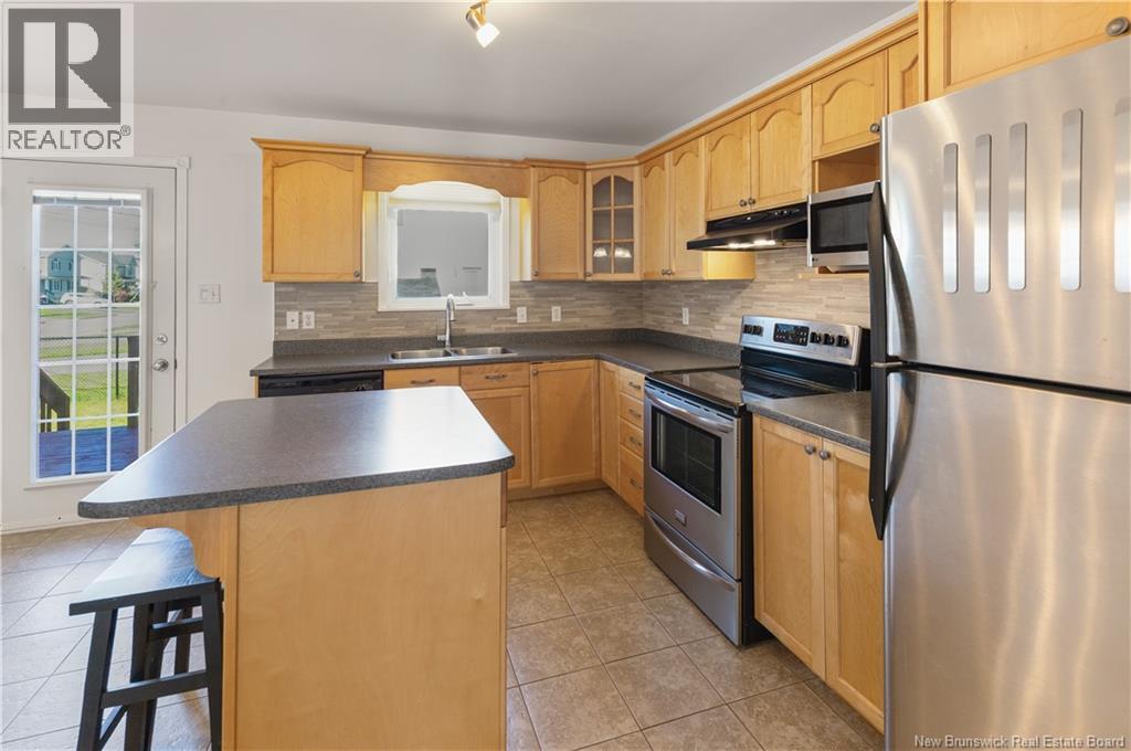 77 Stoneham Drive, Moncton, New Brunswick, E1G4Z5, Moncton, New Brunswick — photo 4 of 5