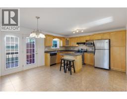 77 Stoneham Drive, photo 3
