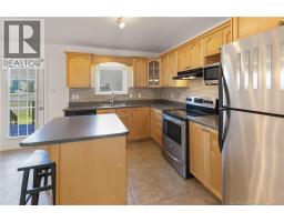 77 Stoneham Drive, photo 4