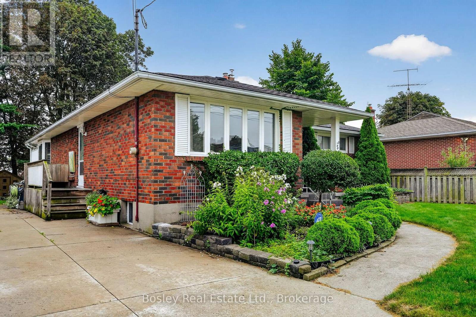 5 Ralston Drive, Port Hope, Ontario, L1A2B9, Port Hope, Ontario — photo 2 of 5