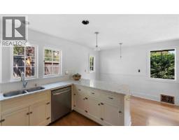 Attic (finished) - 1562 Richardson St, Victoria, BC V8S1R3 Photo 12