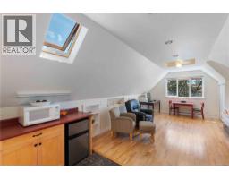 1562 Richardson St, Victoria, BC V8S1R3 Photo 39
