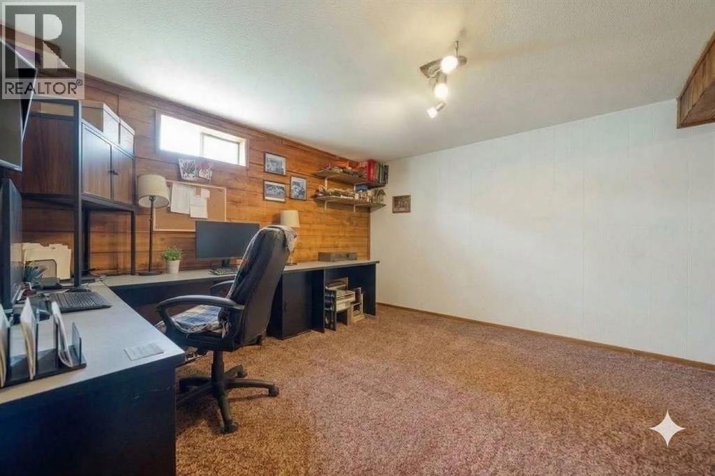 528 7 Street W - Image 24