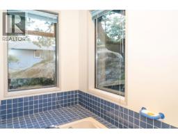 3574 Mcinnis Rise, Saanich, BC V8P5M7 Photo 22
