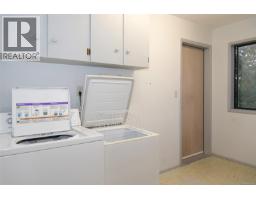 3574 Mcinnis Rise, Saanich, BC V8P5M7 Photo 23