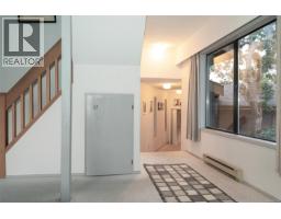 3574 Mcinnis Rise, Saanich, BC V8P5M7 Photo 12