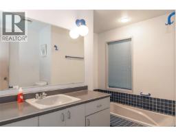 3574 Mcinnis Rise, Saanich, BC V8P5M7 Photo 21