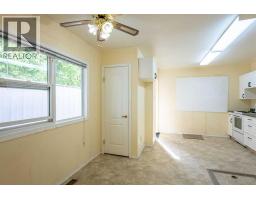 1207 41 Avenue N, Lethbridge, AB T1H6B3 Photo 10