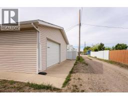 1207 41 Avenue N, Lethbridge, AB T1H6B3 Photo 22
