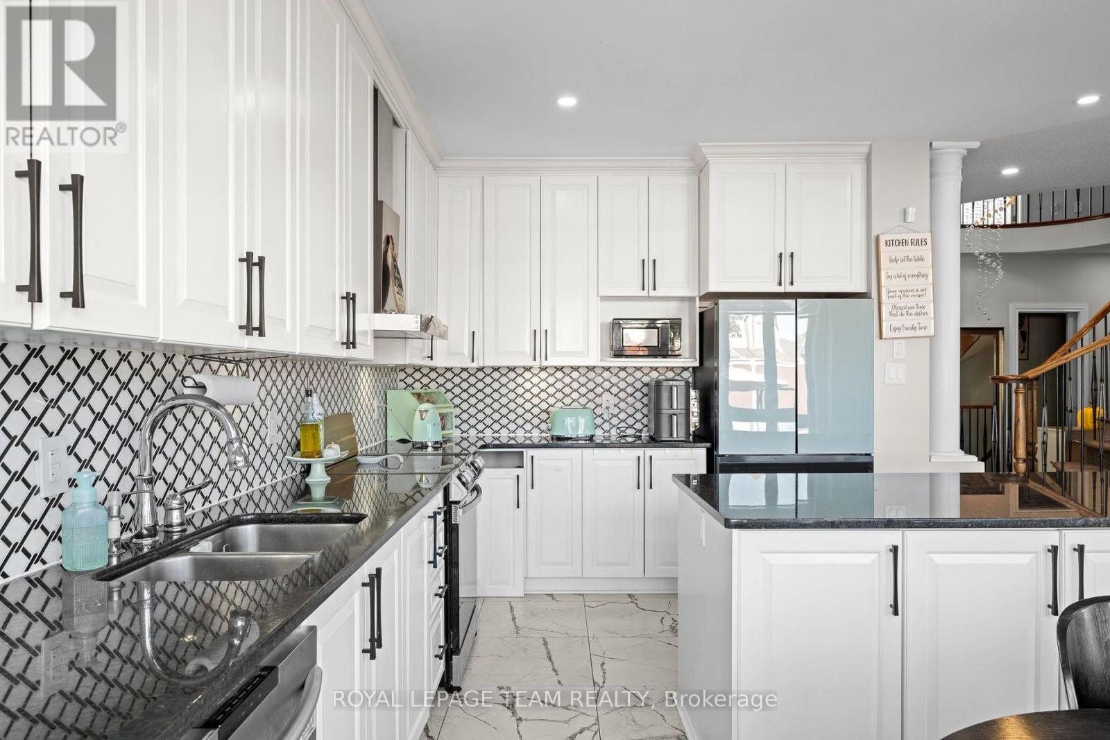 732 LAKEBREEZE CIRCLE - Image 15