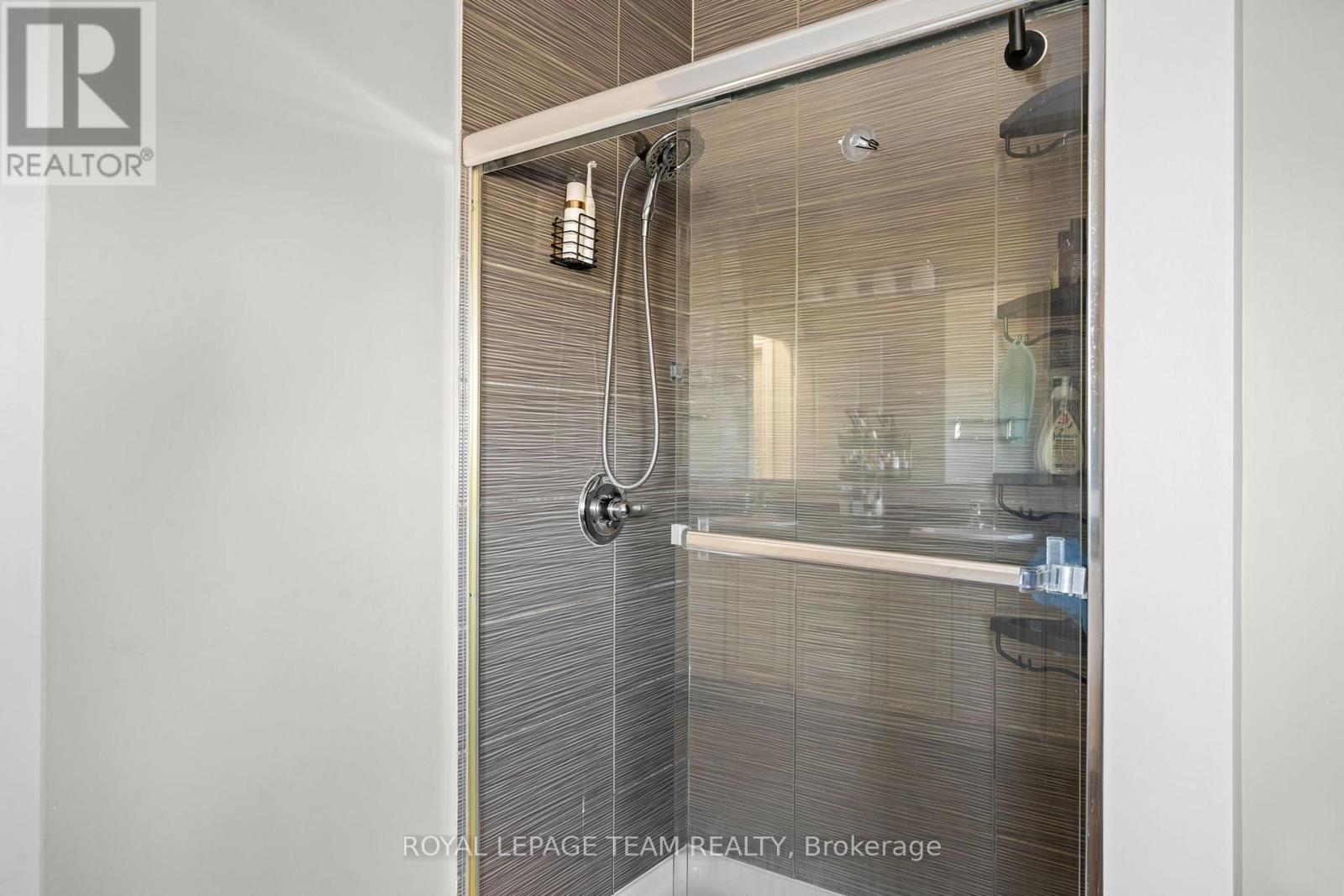 732 LAKEBREEZE CIRCLE - Image 24