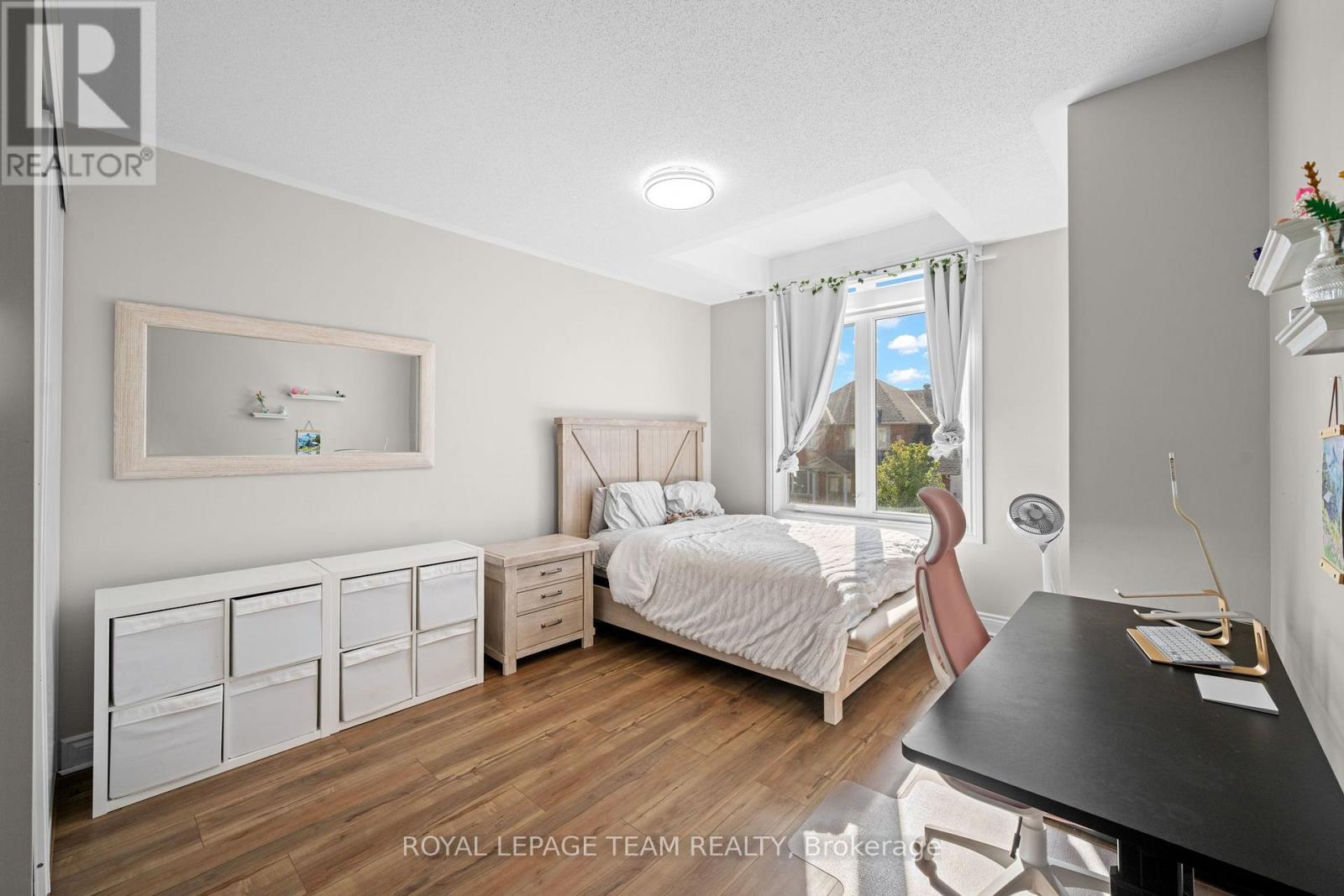 732 LAKEBREEZE CIRCLE - Image 25