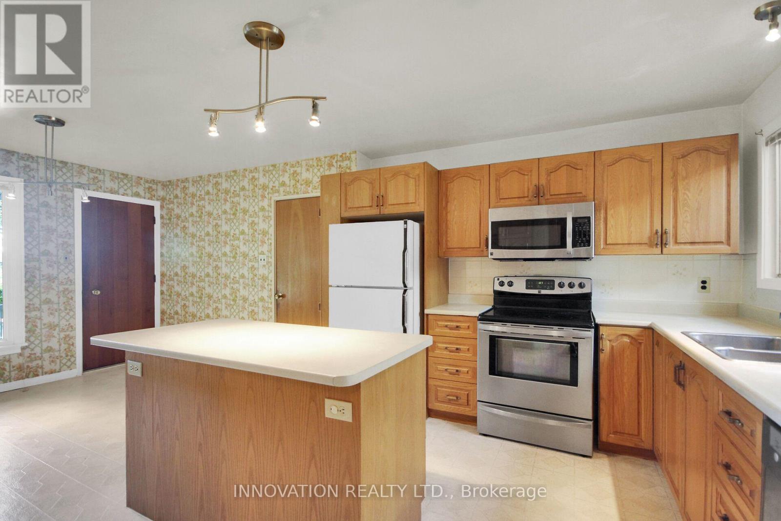 1136 CASTLE HILL CRESCENT - Image 19