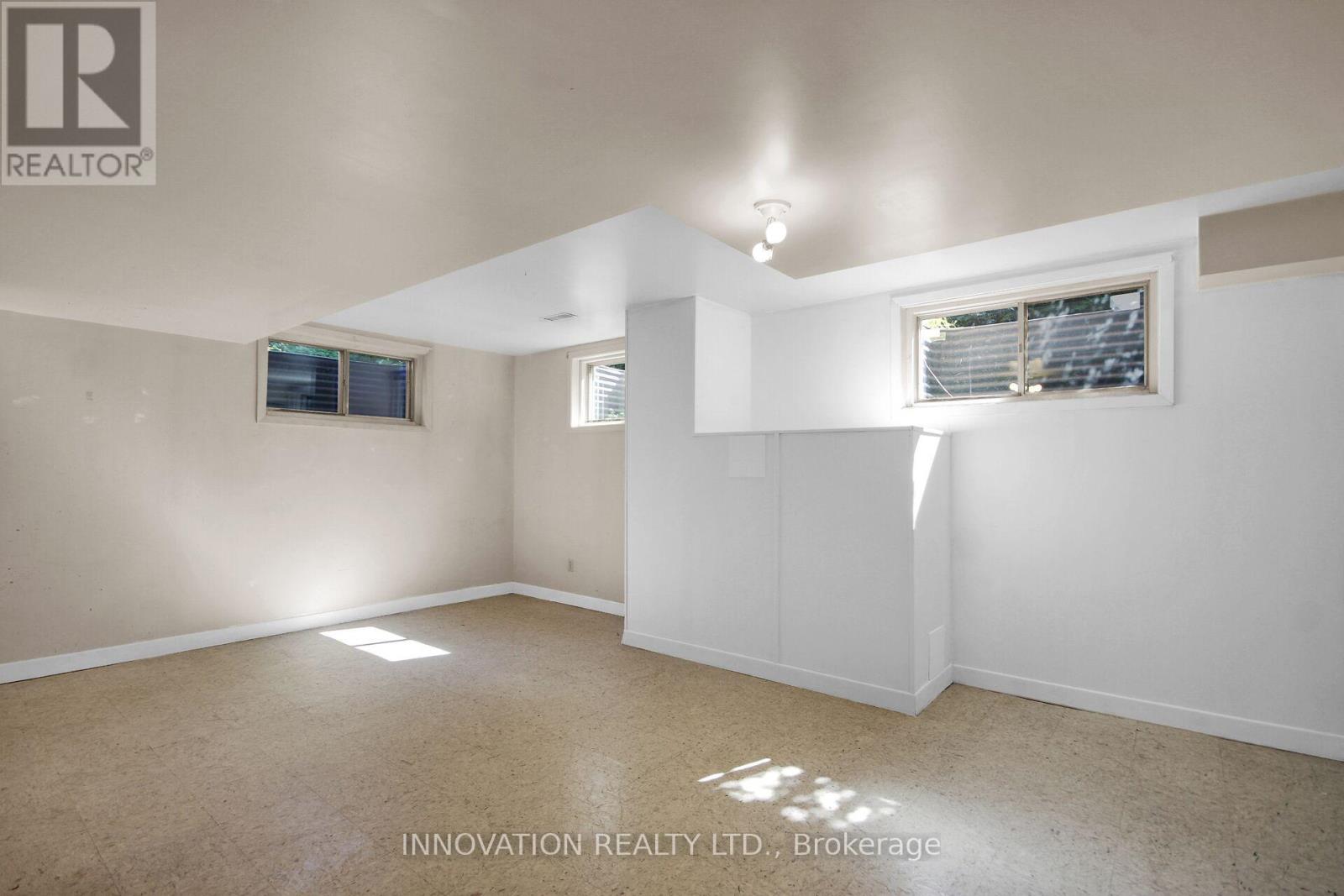 1136 CASTLE HILL CRESCENT - Image 33