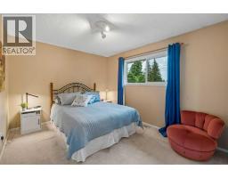 Primary Bedroom - 1403 104 Avenue Sw, Calgary, AB T2W0A7 Photo 11
