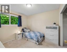 4pc Bathroom - 1403 104 Avenue Sw, Calgary, AB T2W0A7 Photo 14