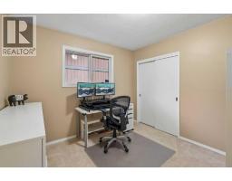 5pc Bathroom - 1403 104 Avenue Sw, Calgary, AB T2W0A7 Photo 15
