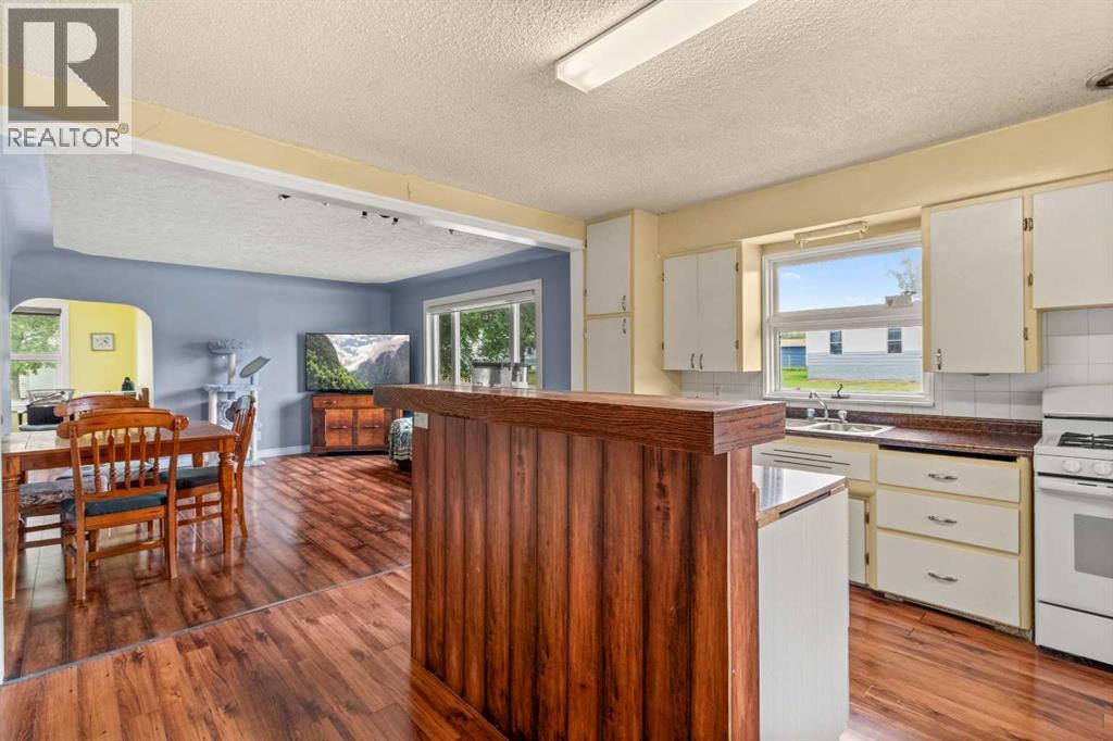 Listing photo – 439 Aberdeen Avenue, Carbon