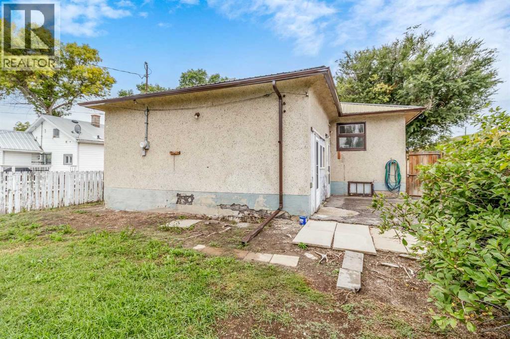 Listing photo – 439 Aberdeen Avenue, Carbon