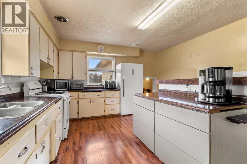 Listing photo – 439 Aberdeen Avenue, Carbon