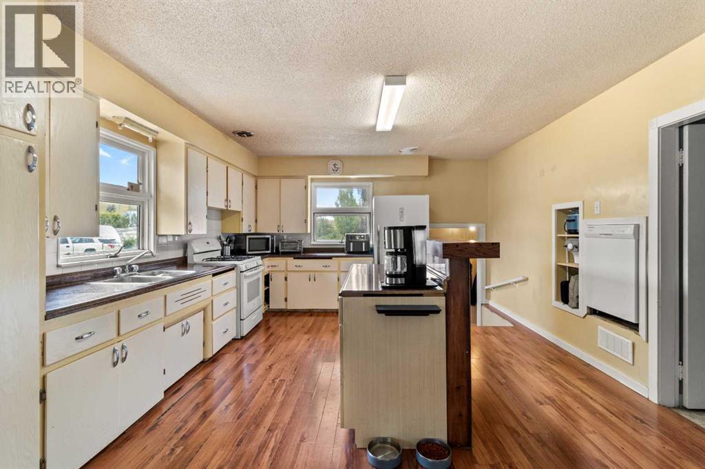 Listing photo – 439 Aberdeen Avenue, Carbon